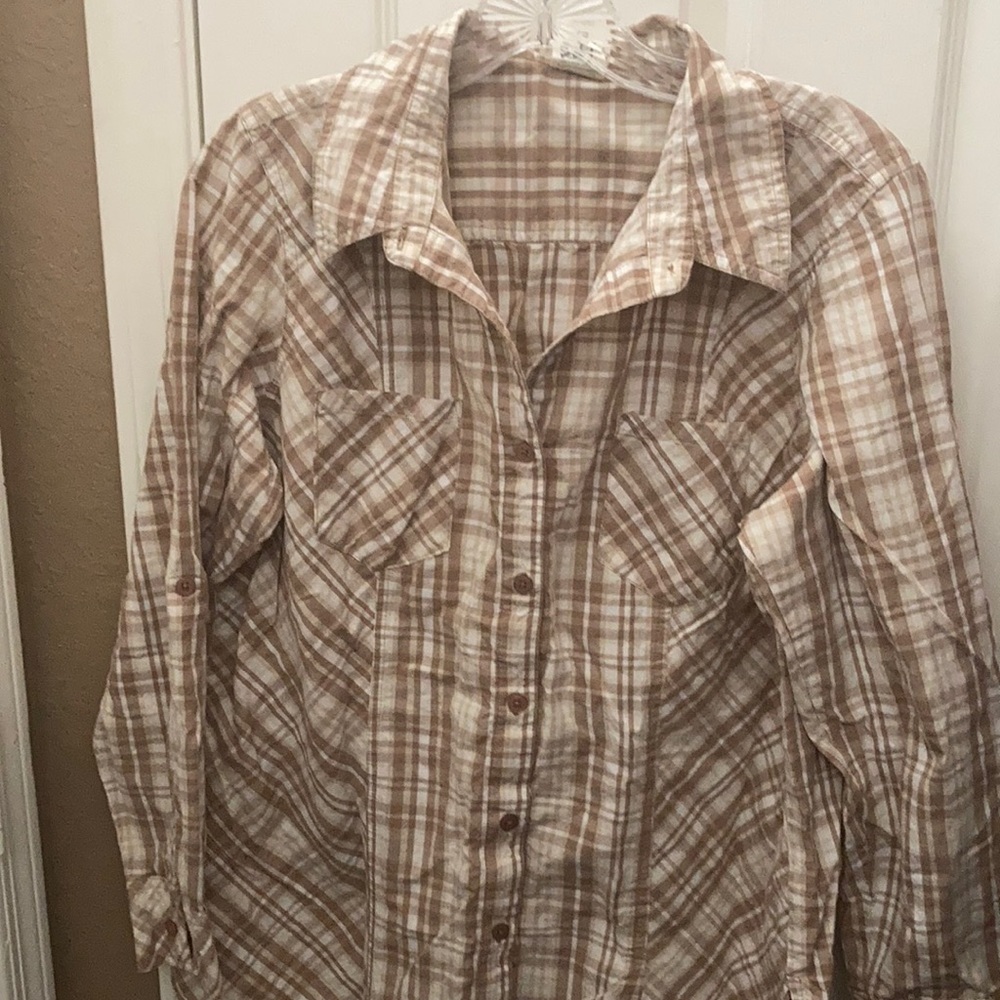 FINAL MARKDOWN Ladies Blair blouse medium.